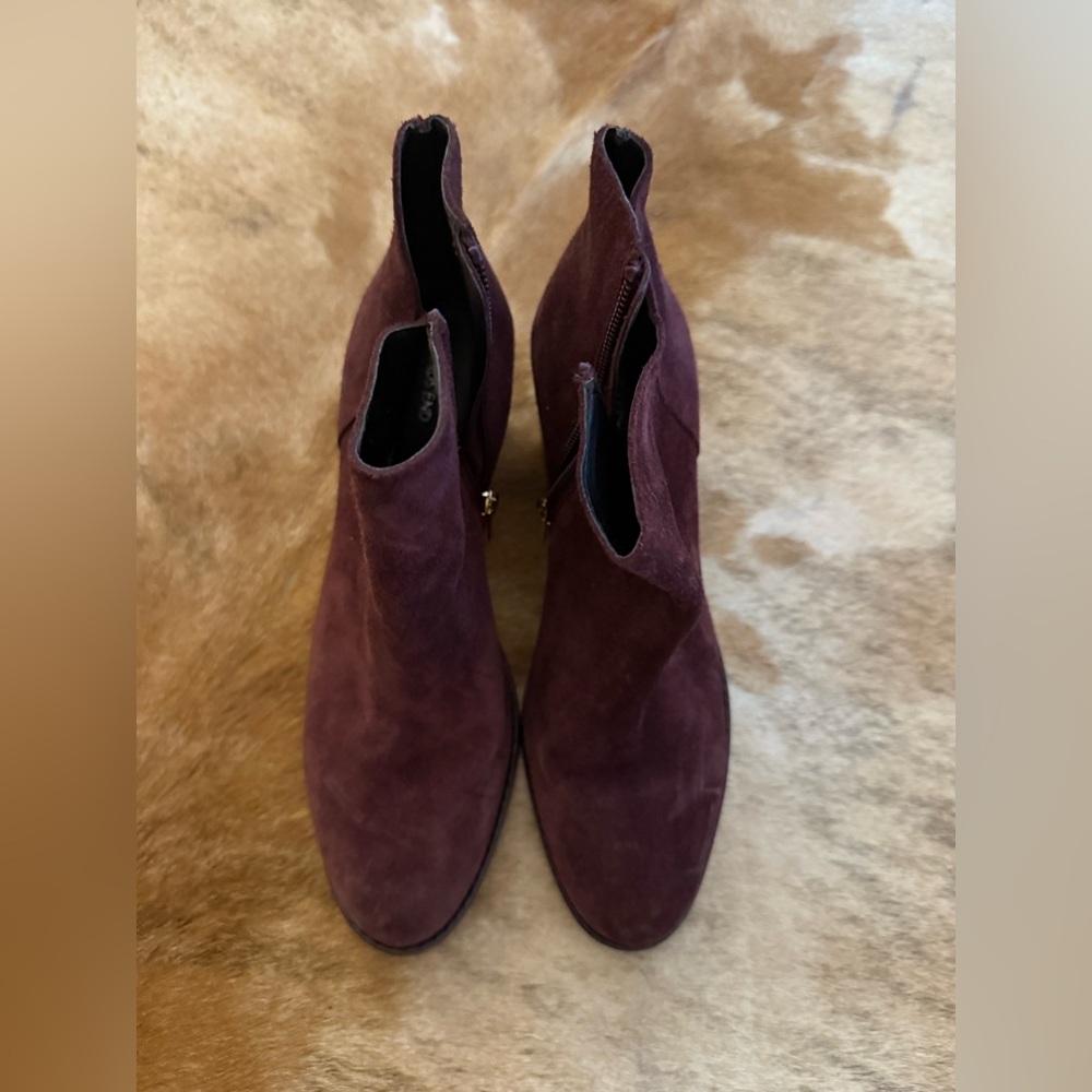 Lands End Womens Heeled Asymmetric Booties in dark burgundy. Fits like 7.5.